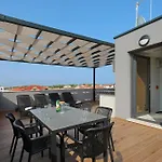 Διαμέρισμα K1-penthouse With Sea View And Heated Pool Vir