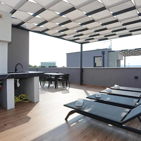 K1-penthouse With Sea View And Heated Pool 비르