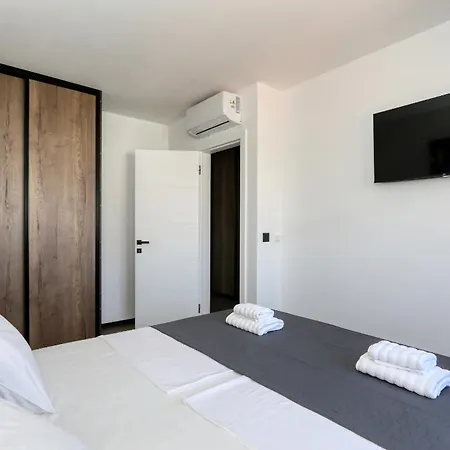 아파트 K1-penthouse With Sea View And Heated Pool