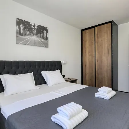 K1-penthouse With Sea View And Heated Pool 비르
