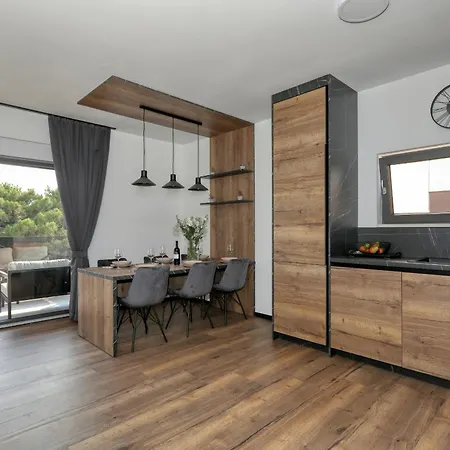 K1-penthouse With Sea View And Heated Pool Apartment