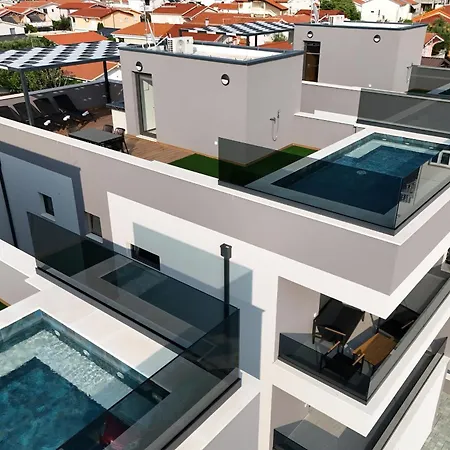 K1-penthouse With Sea View And Heated Pool Apartment
