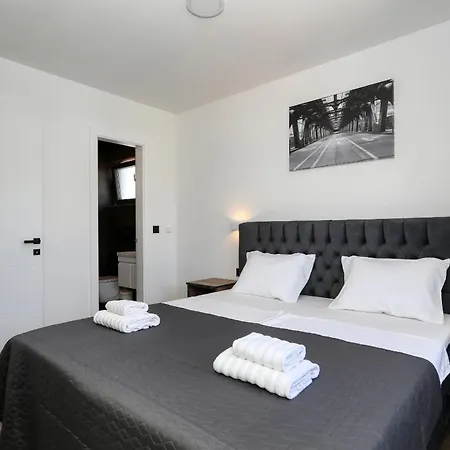 K1-penthouse With Sea View And Heated Pool Apartment Vir